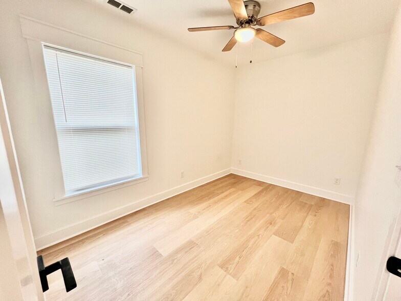 Bedroom - 2043 Adams St