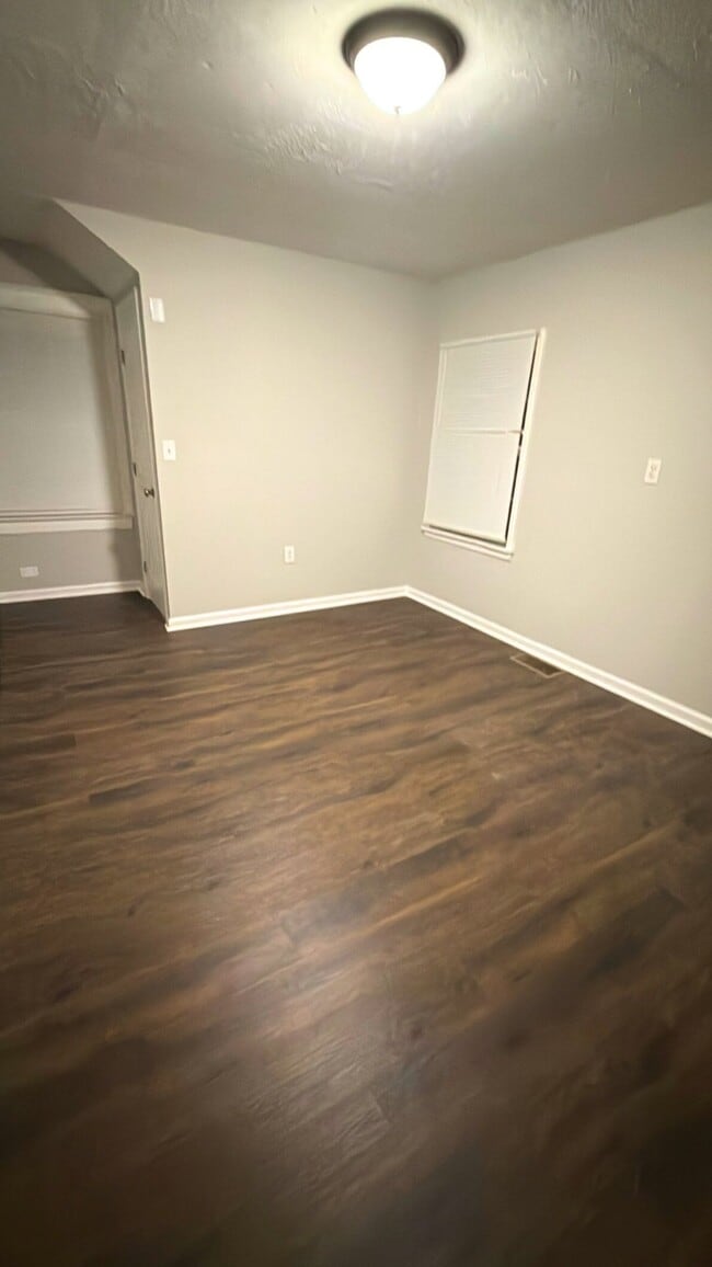 Building Photo - Arcade Ave.