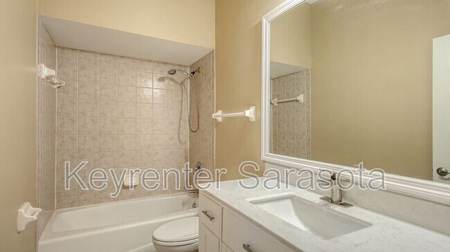 Building Photo - 6219 Aventura Dr