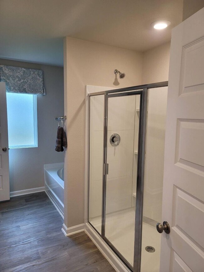 Building Photo - 2022 Built 4 Bed/2 Bath Smart-Home within ...