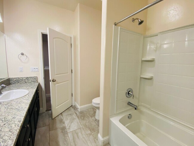 Building Photo - $3,195 Leonard & Shaw, 5 Beds - Alamos Ave...