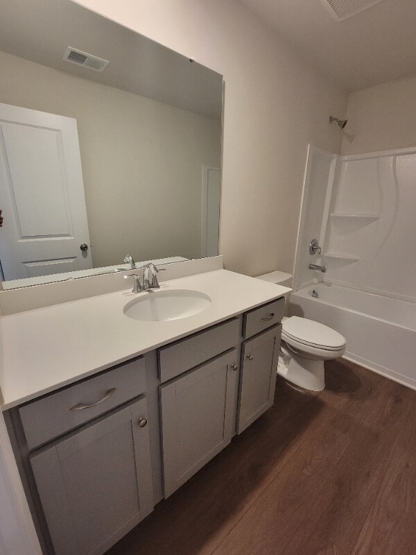 Building Photo - 15760 Country House St