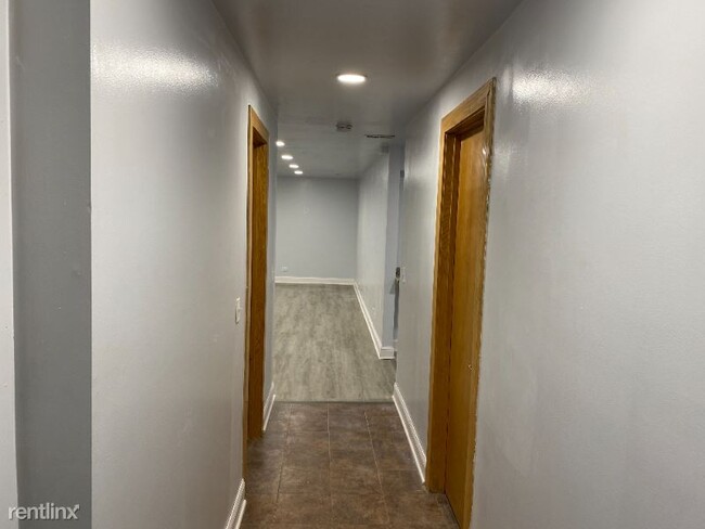 Building Photo - 2 br, 1 bath Condo - 75 Street x Greene Rd