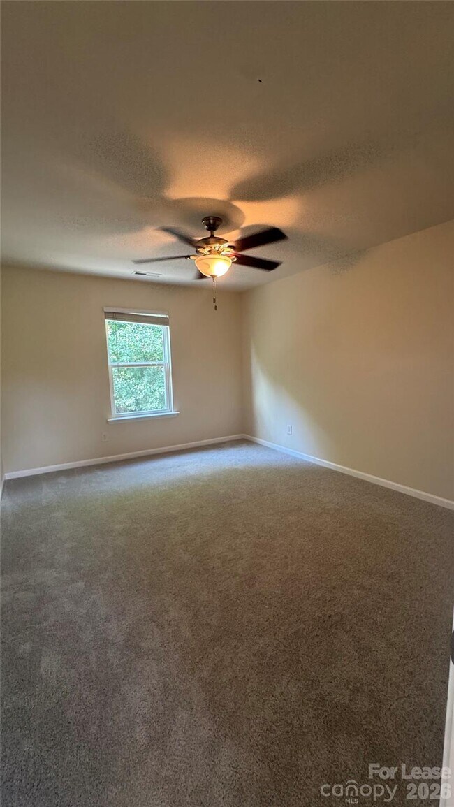 Building Photo - 504 Twelve Oaks Ln