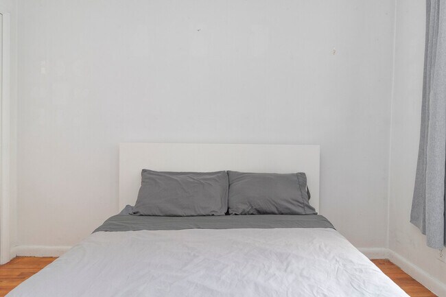 Building Photo - 315-317-317 E 95th St