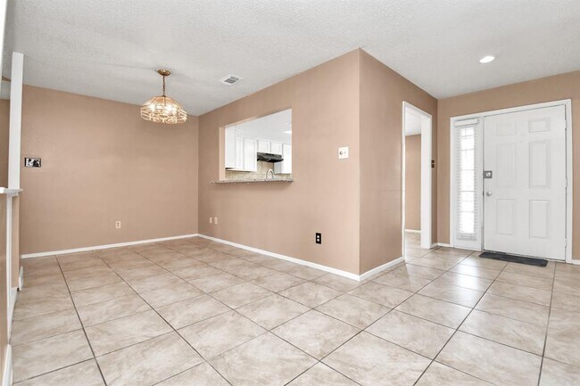 Building Photo - 17035 Quail Bend Dr