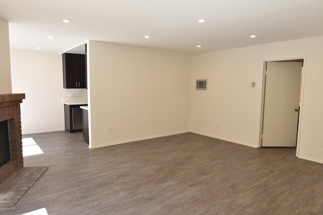 Building Photo - RBM Granville Estates