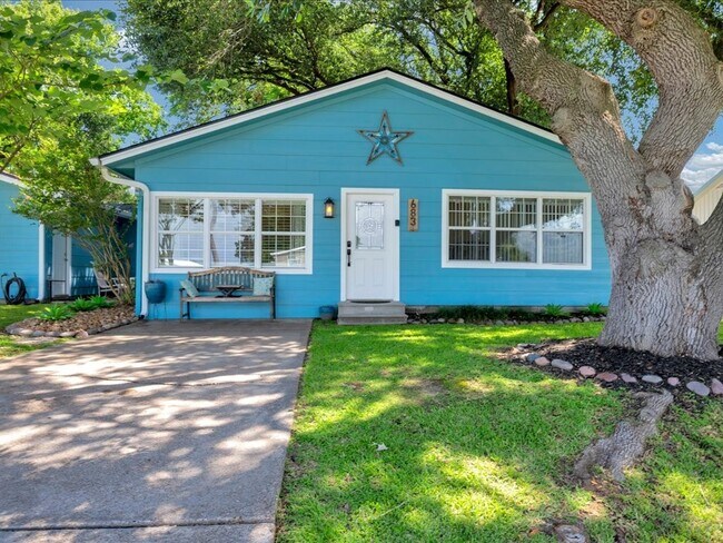 Building Photo - 683 Water View Dr