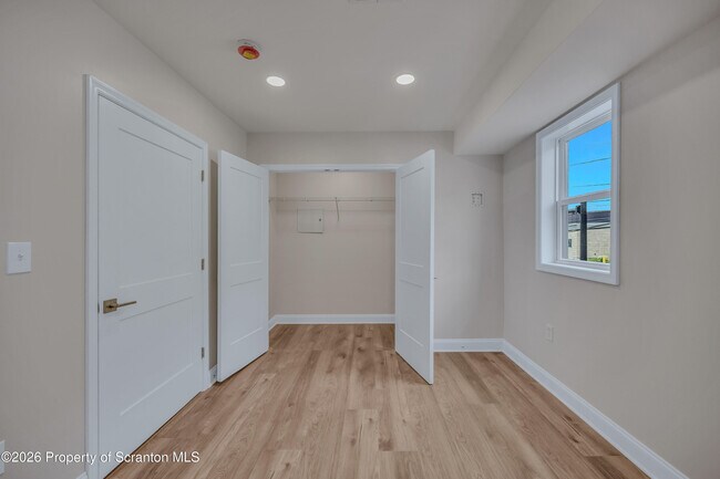 Building Photo - 111 S Blakely St