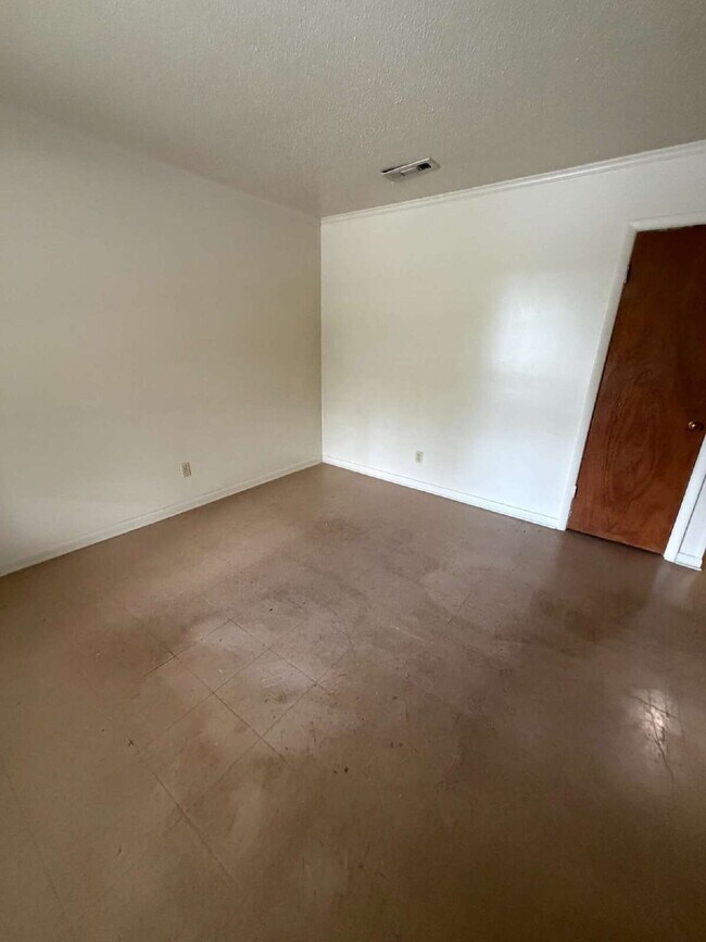 Building Photo - Available for rent, Midland City Apartment!