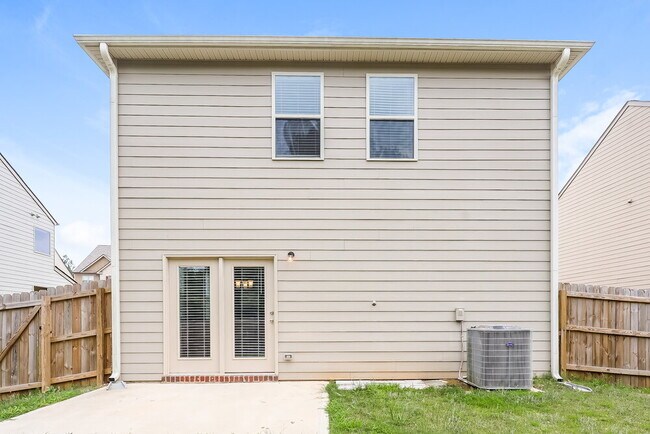 Building Photo - 1093 Lear Dr