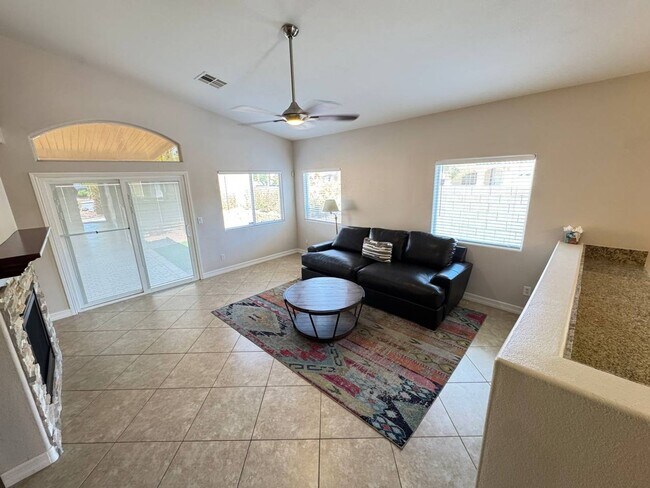 Building Photo - FURNISHED/UNFURNISHED IMMACULATE & IMMEDIATE OCCUPANCY 3BEDROOM GREEN VALLEY BEAUTY!