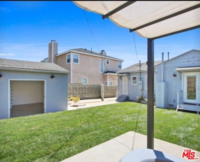 Building Photo - 4439 W 61st St