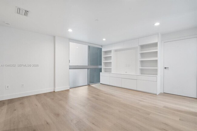 Building Photo - 2950 NE 188th St