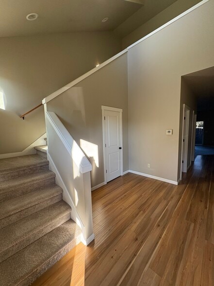 Entryway - 1926 NW Kale Way