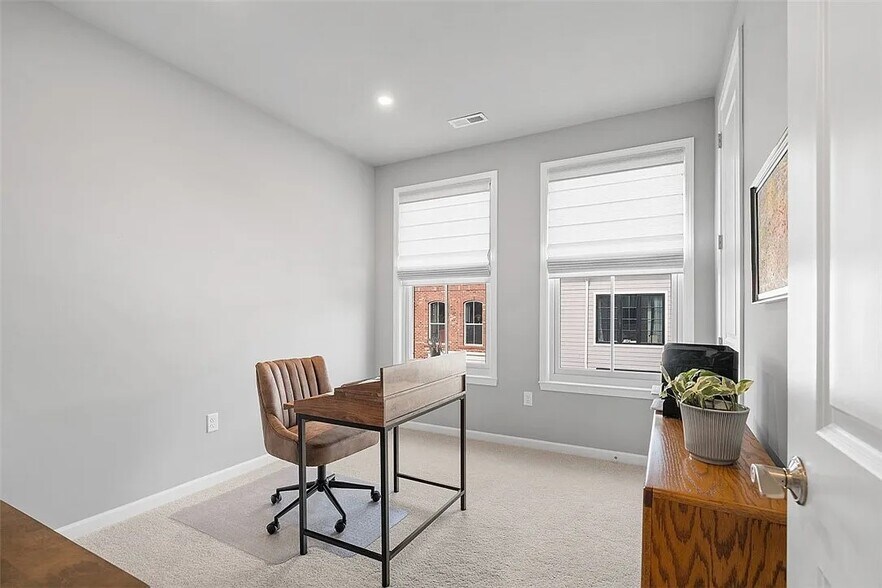 Building Photo - 303 Tillary Ln