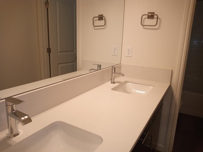 Building Photo - 1945 Kelly Ln