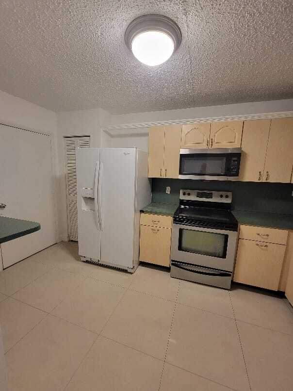 Kitchen - 1670 NE 191st St