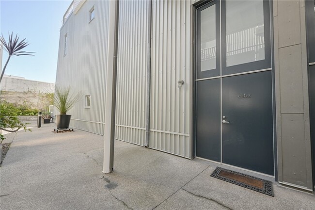 Building Photo - 615 Hampton Dr