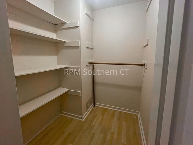 Building Photo - Downtown Wallingford – 1 Bedroom