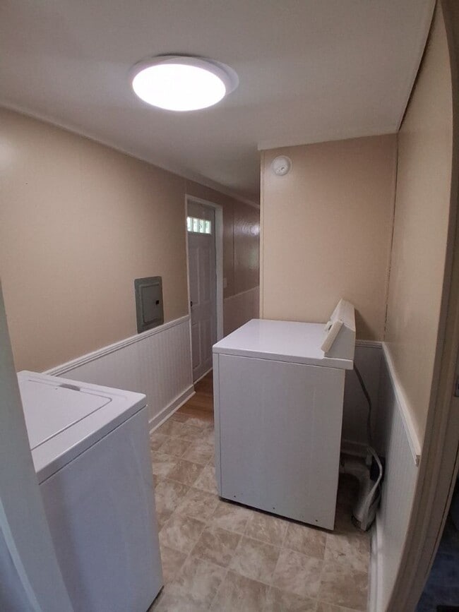 Building Photo - $1,800 - 2 Bedroom / 1 Bath Mobile Home Sitting on the Tuckasegee River