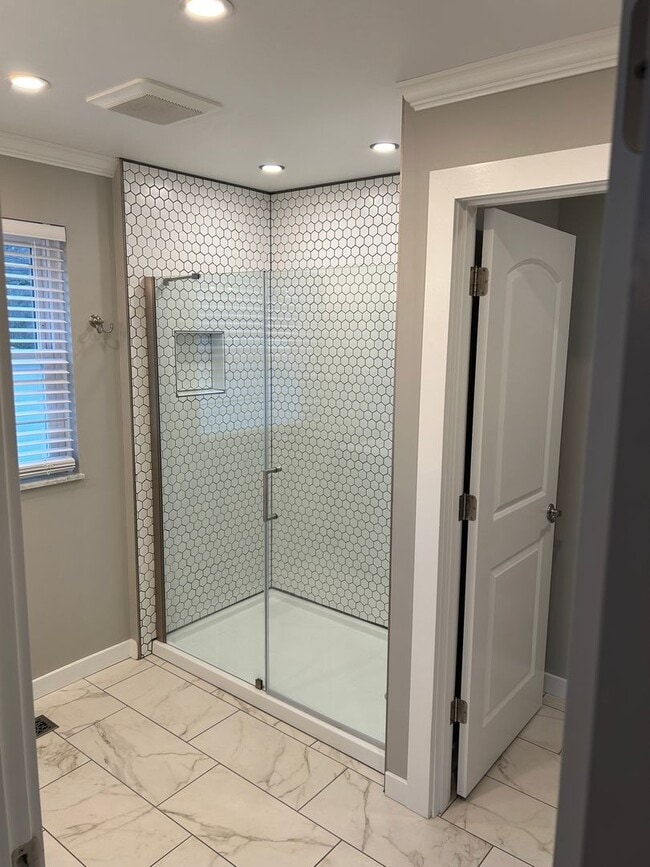 Building Photo - 475 W Kanawha Ave