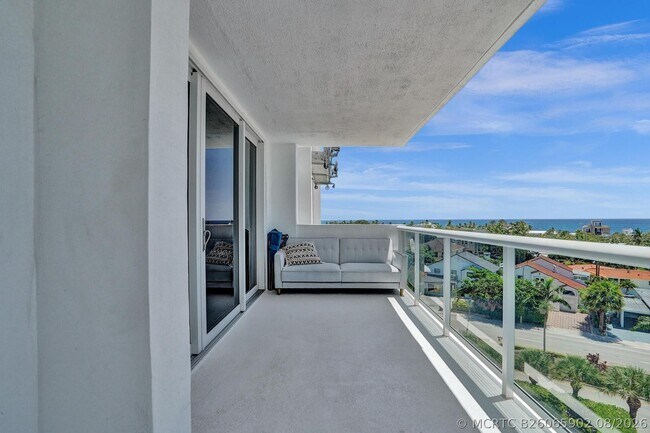 Building Photo - 2715 N Ocean Blvd