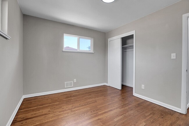 Building Photo - 4 bedroom, 2 bath Home in Golden