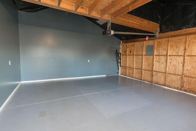 Building Photo - Calle Violeta