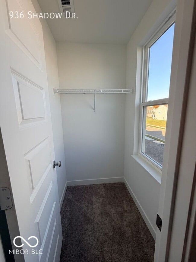 Building Photo - 936 Shadow Dr