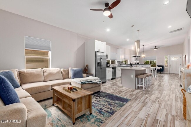 Building Photo - 2647 E Contention Mine Rd