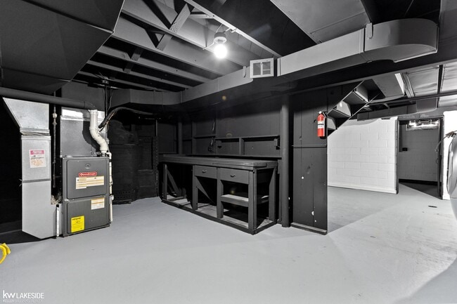 Building Photo - 21820 Drexel St