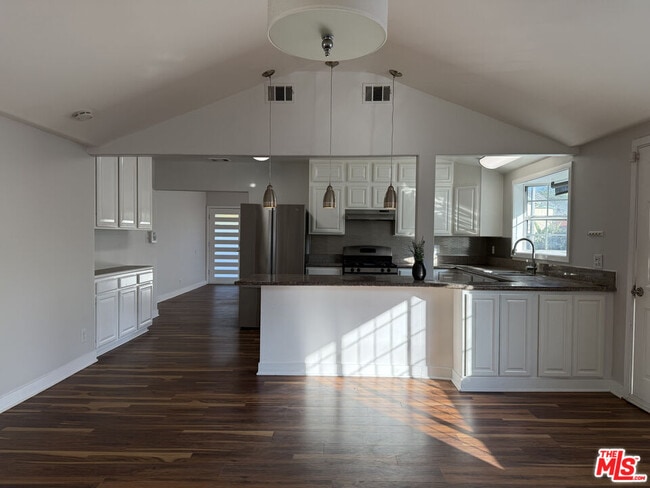 Building Photo - 2939 Oakhurst Ave