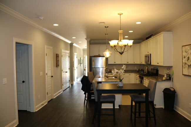 Building Photo - Gorgeous Rosemary Gate Townhome