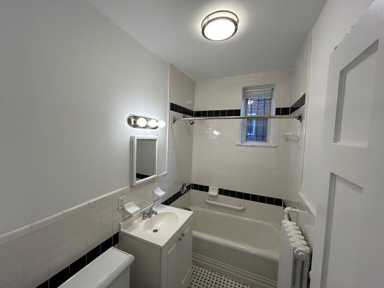 Building Photo - 501 Peabody St NW