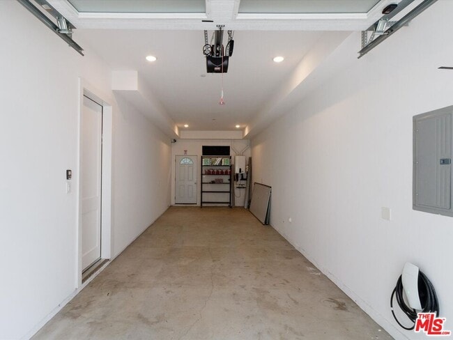 Building Photo - 4830 Pickford St