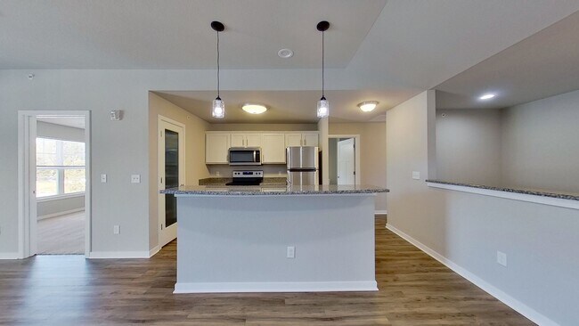 Building Photo - Condo Style Upper 2 Bedroom 1 Bathroom Apartment