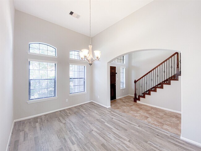Building Photo - 6227 Carnaby Ln