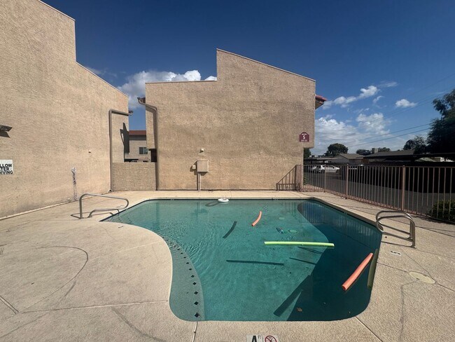 Building Photo - 4828 W Orangewood Ave