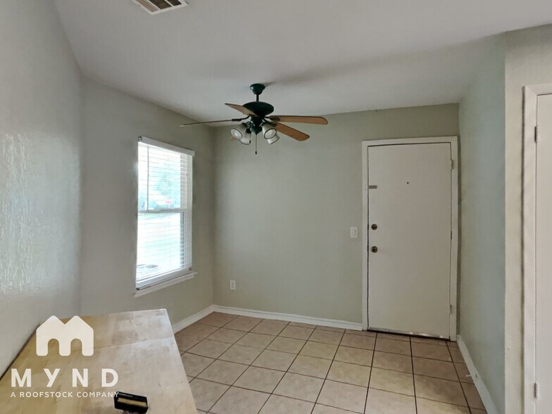 Building Photo - 9716 Meadowheath Dr