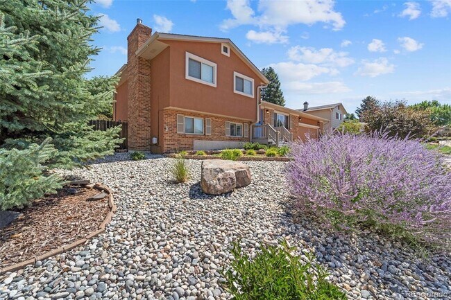 Building Photo - 5585 Escondido Dr