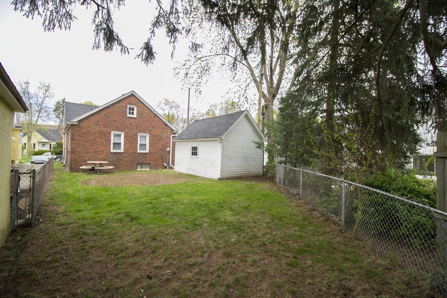 Building Photo - 1467 Crestwood Rd