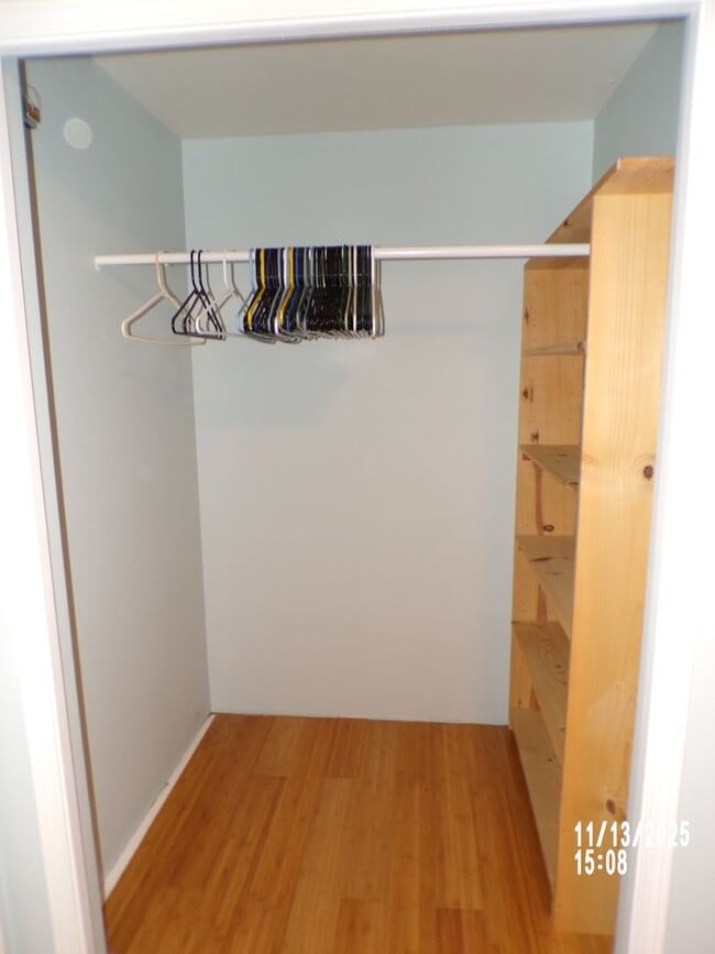 Building Photo - Charming house close to parks