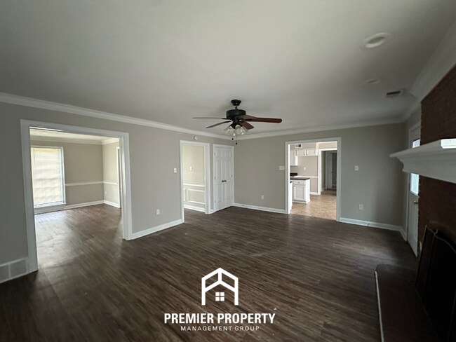 Building Photo - Stunning 4BR Cordova Home | Chef's Kitchen with Island, Formal Dining & Fireplace