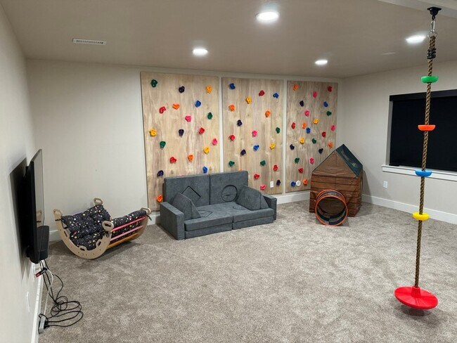 Building Photo - 5101 Emmeline Dr