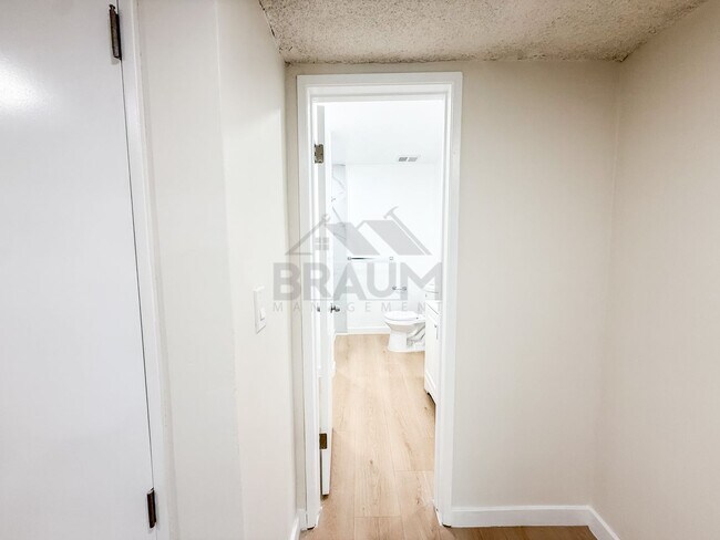 Building Photo - 6041 Whitsett Ave