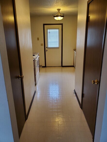Kitchen - 1106 Oleson Rd
