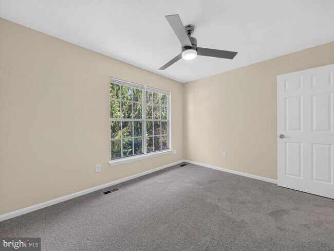 Building Photo - 801 High Plain Dr