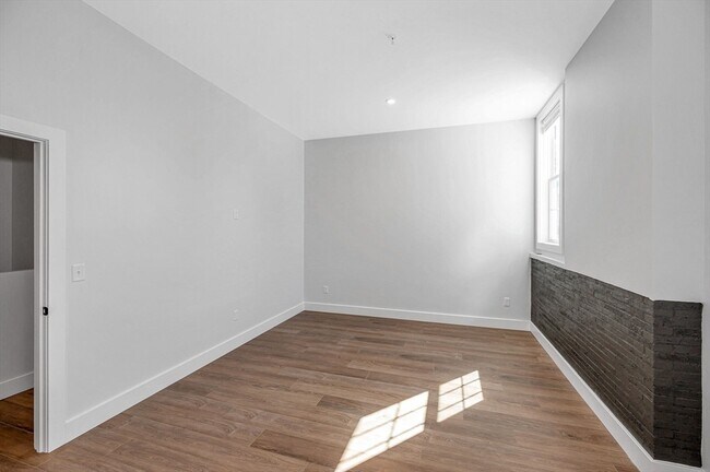 Building Photo - 241 W 6th St