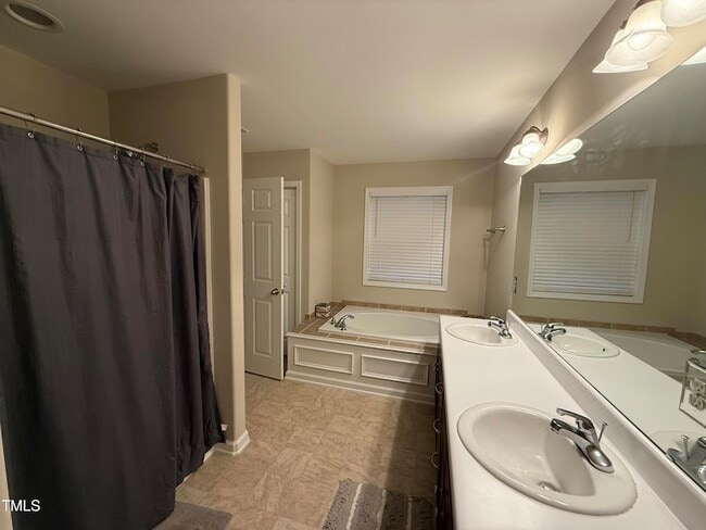 Building Photo - 340 Bayleigh Ct